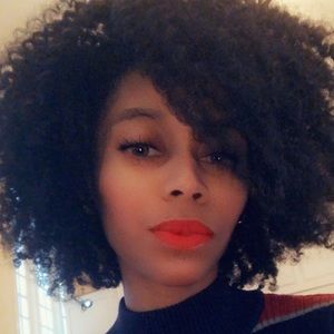 Meet your Posher, Latoya